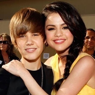 =^.^= Justin & Selena =^.^= - 0_0 Justin si Selena Gomez 0_0