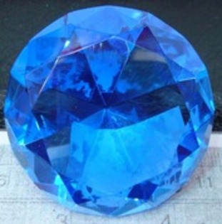 11-605%20-%20LARGE%20BLUE%20DIAMOND%20SHAPED%20PAPER%20WEIGHT - diamante colorate