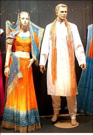 diwali-dresses-for-women-and-men - Imbracaminte indiana - Sari