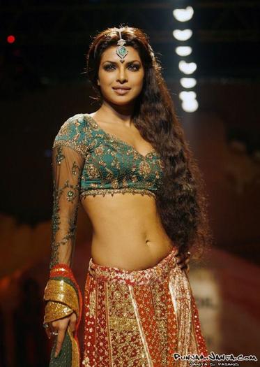 4_Priyanka_Chopra_walks_the_ramp_in_Ghagra_Choli_1 - Imbracaminte indiana - Sari