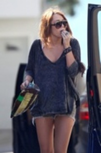 11440469_TWHSGNTJK - miley e tare love love miley hannah