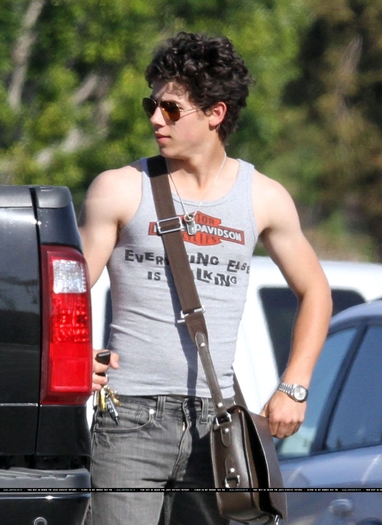 HOT-nick-jonas-11196936-1455-2000 - HOT NICK JONAS ON THE STREETS OF THE CITY