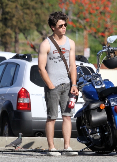 HOT-nick-jonas-11197162-1455-2000 - HOT NICK JONAS ON THE STREETS OF THE CITY