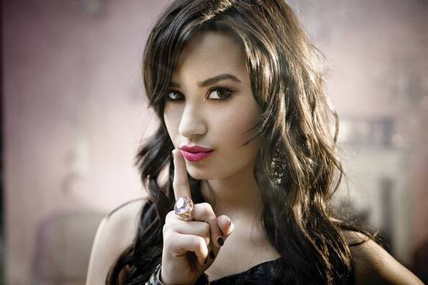 5 - Vedeta Lunii Aprilie- Demi Lovato