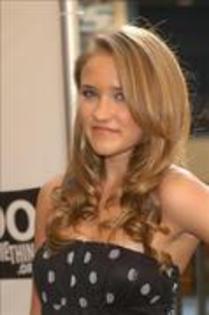 UYXEUWIBJALNMNALNGF - emily osmet