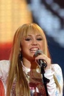 OYAIXENVVADUIEPOOST - miley e tare love love miley hannah