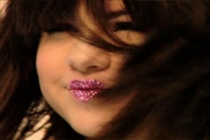 LZIBMWKKKNPWOWOVYWJ - poze rare cu Selena Gomez