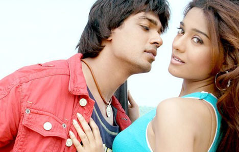 nikhil-dwivedi-amrita-rao-in-my-name-is-anthony-gonsalves-2