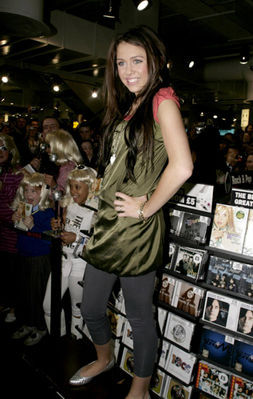 normal_007~128 - Hannah  Montana Behind the Spotlight DVD Signing in London March 27 2007-00