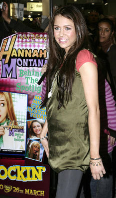 normal_016~54 - Hannah  Montana Behind the Spotlight DVD Signing in London March 27 2007-00