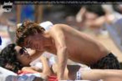 images (2) - Vanessa Hudgens si Zak Efron