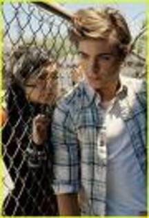 images (2) - Vanessa Hudgens si Zak Efron