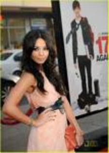 images (6) - Vanessa Hudgens si Zak Efron