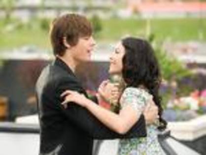 images (5) - Vanessa Hudgens si Zak Efron