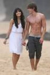 images (13) - Vanessa Hudgens si Zak Efron