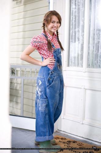 12138879_EPUSFDBZE - Miley Cyrus