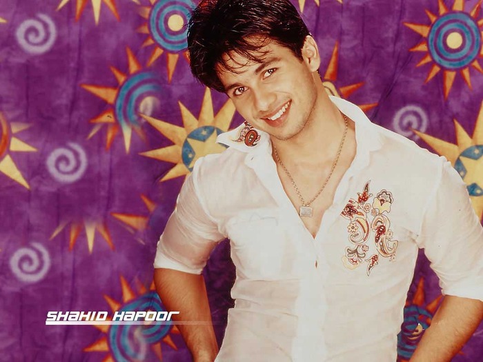 shahid_kapoor_beautiful_dress_design_wallpaper - Shahid Kapoor