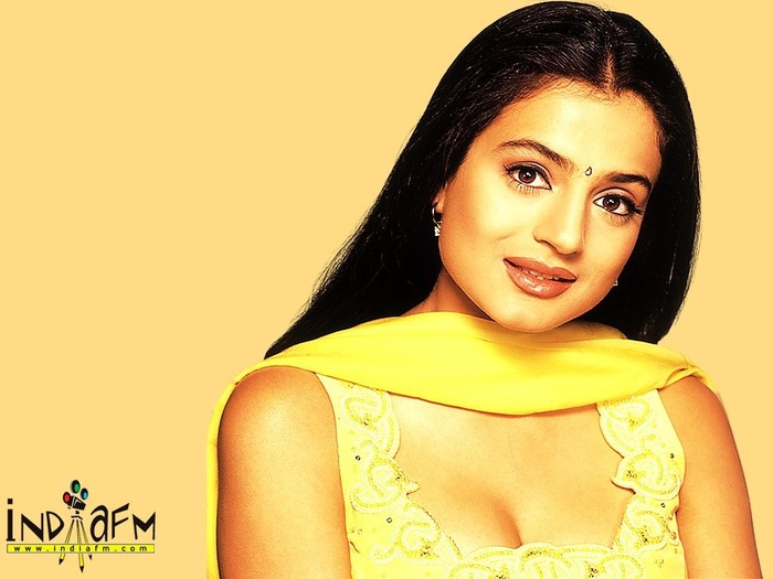 Amisha-Patel-12