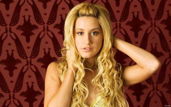 Ashley_Tisdale_1247554167_0