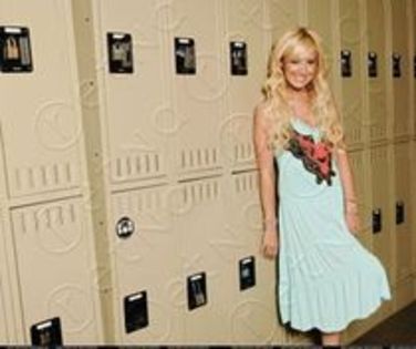 12073127_FFRLVKIVO - poze cu ashley speciale