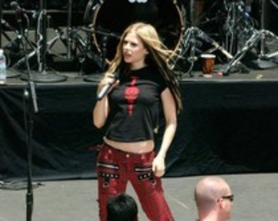 10305984_OQXXEAVBE - avril lavigne