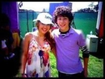 12472583_FDDZXQOIW - miley and nick