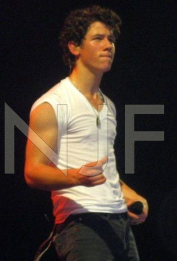 HOOOT-Nicholas-nick-jonas-9555408-440-649 - Rare photos