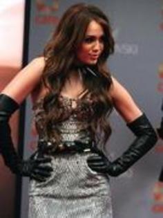 11765795_DTBLDQSLB - miley e tare love love miley hannah