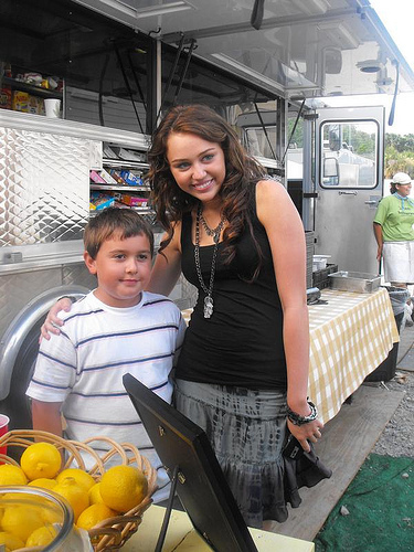 Miley-Cyrus-miley-cyrus-8713265-375-500