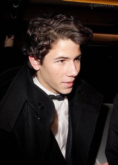 gallery_main-nick-jonas-jonas-brothers-hyatt-france-photos-12012009-07