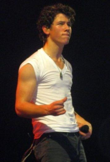 HOOOT-Nicholas-nick-jonas-9555408-440-649