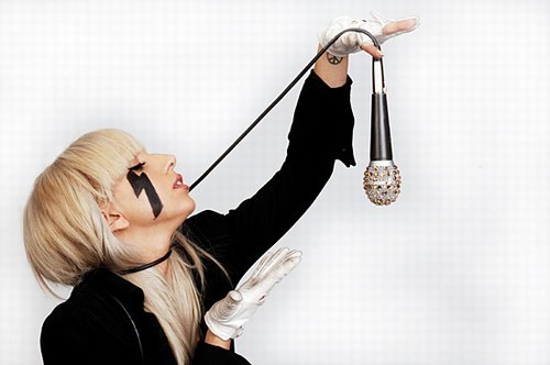 5 poze cu Lady Gaga - Plata pentru HotelHello