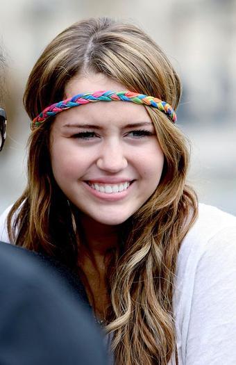 CZCKNOEFMAFSOXLFXFL - PoZe rArE MiLeY