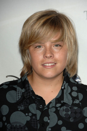 10 poze cu Dylan Sprouse - Plata pentru HotelHello