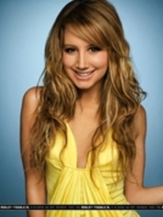 12073166_YITVUOVPF - ashley tisdale sedinta foto 2