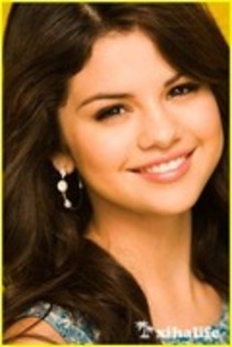 12209854_YEYBRGELK - poze rare cu Selena Gomez