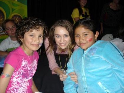 normal_117__(caitlin) - Miley Cyrus With Fans00