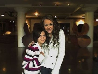 normal_12 - Miley Cyrus With Fans00