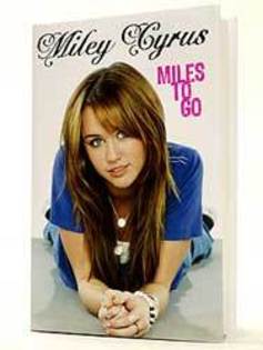  - Miley Cyrus a lansat cartea autobiografica Miles to go