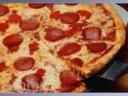 Portia de pizza cumparata - Camera 8 - ocupata de Dydyka