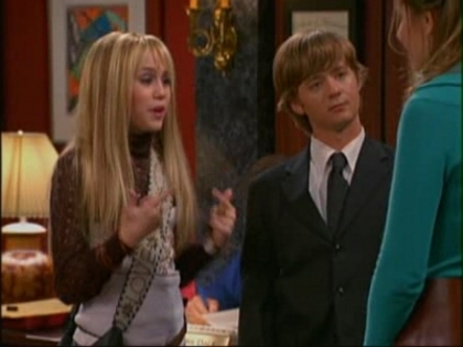 normal_mileycyrussource_061 - Album pentru SelenaSellyMegaFan