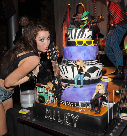 mileybdaycake - Ziua lui Mileyz