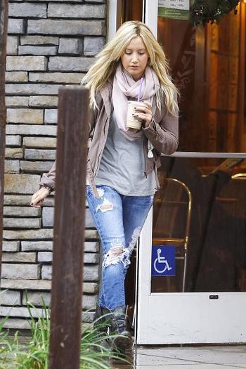 ashley_tisdale_009_wenn5403070