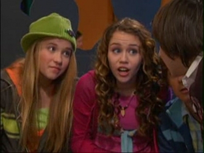 normal_mileycyrussource_031