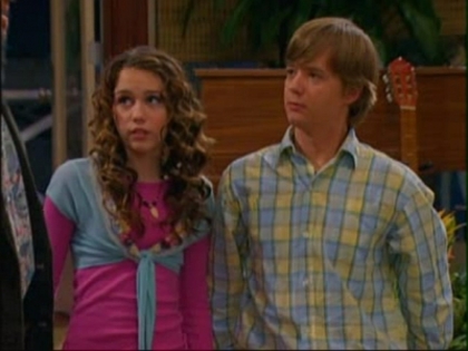 normal_mileycyrussource_052