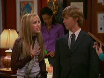 normal_mileycyrussource_063