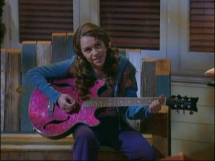 normal_mileycyrussource_073