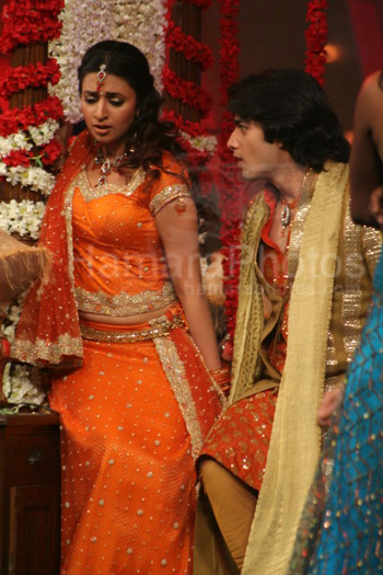 Divyanka Tripathi and Sharad Malhotra at Zee Valentine shoot at Film City on Feb 9th 2008(6)