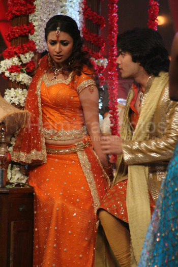 Divyanka Tripathi and Sharad Malhotra at Zee Valentine shoot at Film City on Feb 9th 2008(7)