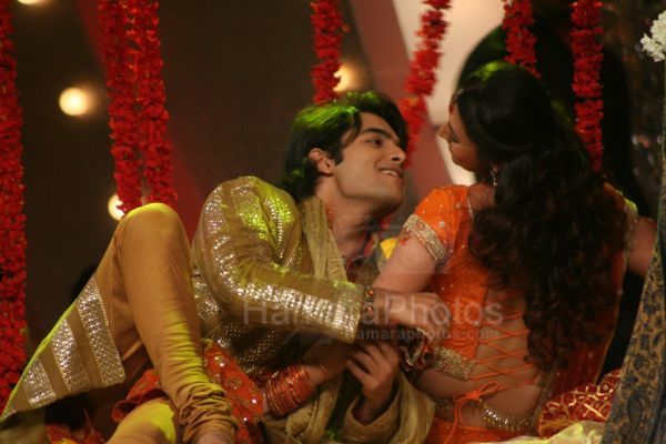 normal_Divyanka Tripathi and Sharad Malhotra at Zee Valentine shoot at Film City on Feb 9th 2008(15)